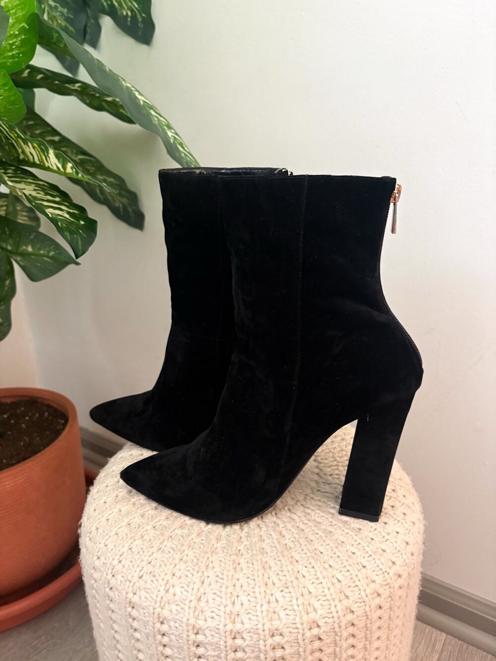 Raye Draper Black Suede Ankle Boots Size 8.5 Velour Bootie Chunky Block Heel